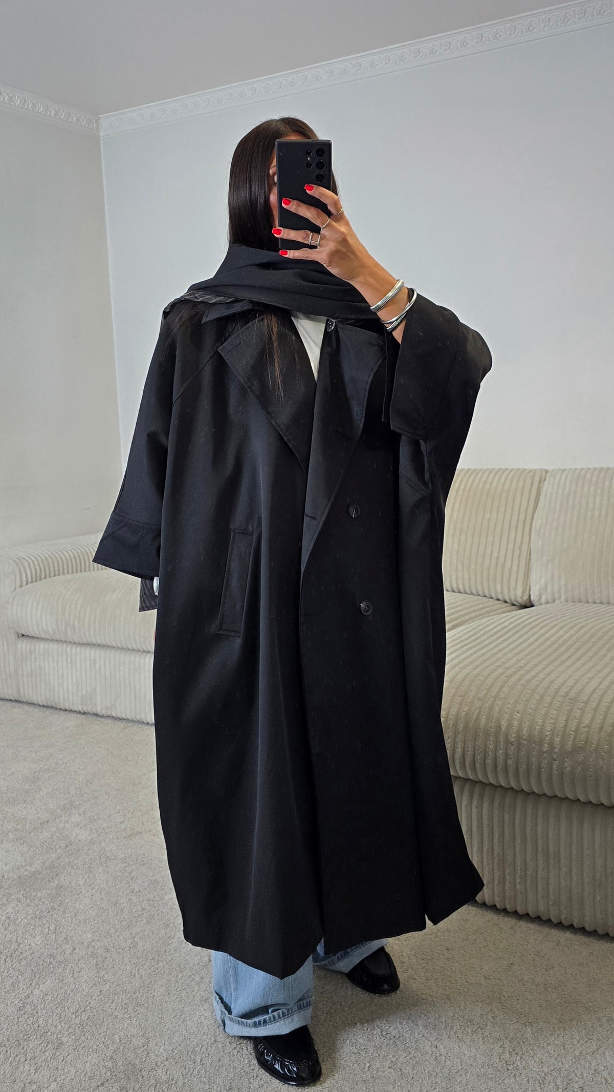 Trench long oversize noir à écharpe amovible – Élégance contemporaine