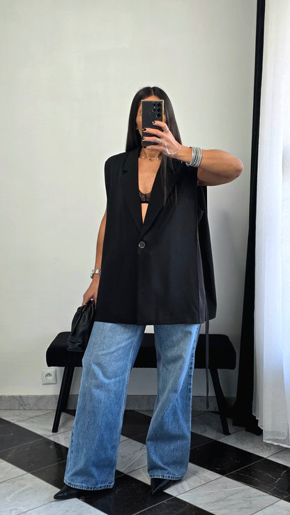 Veste sans manches ceinturée noire – effet cape & épaulettes subtiles