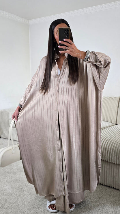 Ensemble satin texturé fluide – taupe