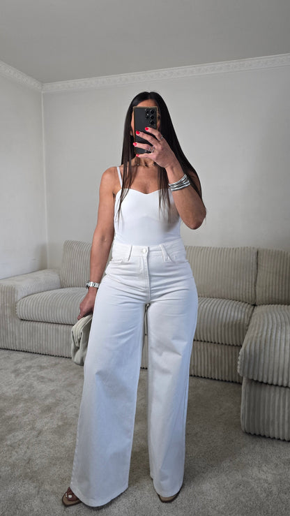 Jean palazzo blanc – coupe large structurée & taille haute