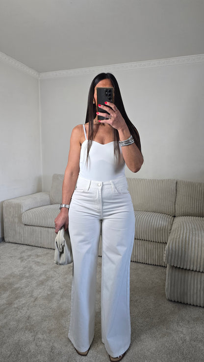 Jean palazzo blanc – coupe large structurée & taille haute