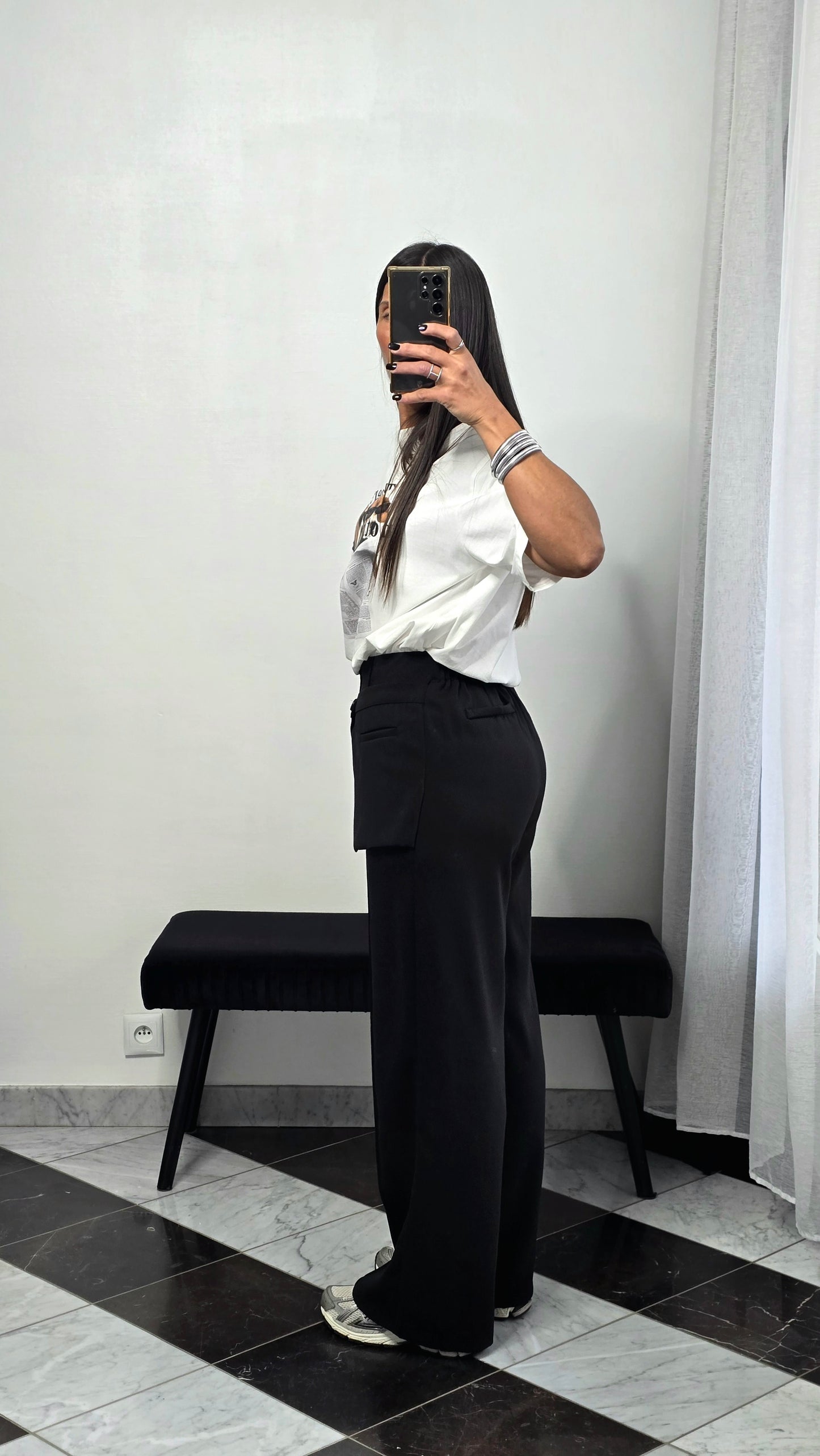 Pantalon tablier noir – coupe tailoring & détail couture