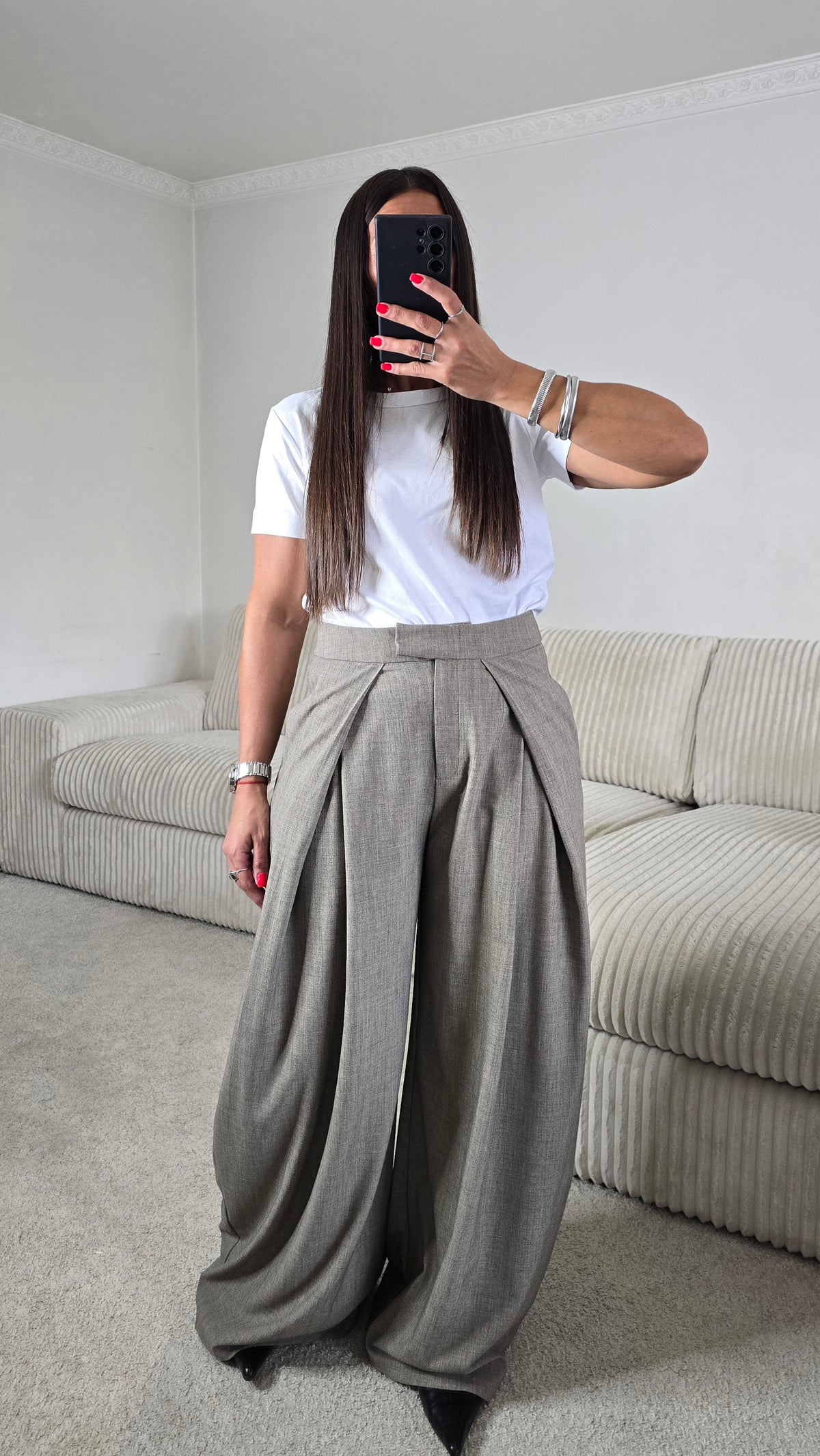Pantalon tailleur large à plis taupe