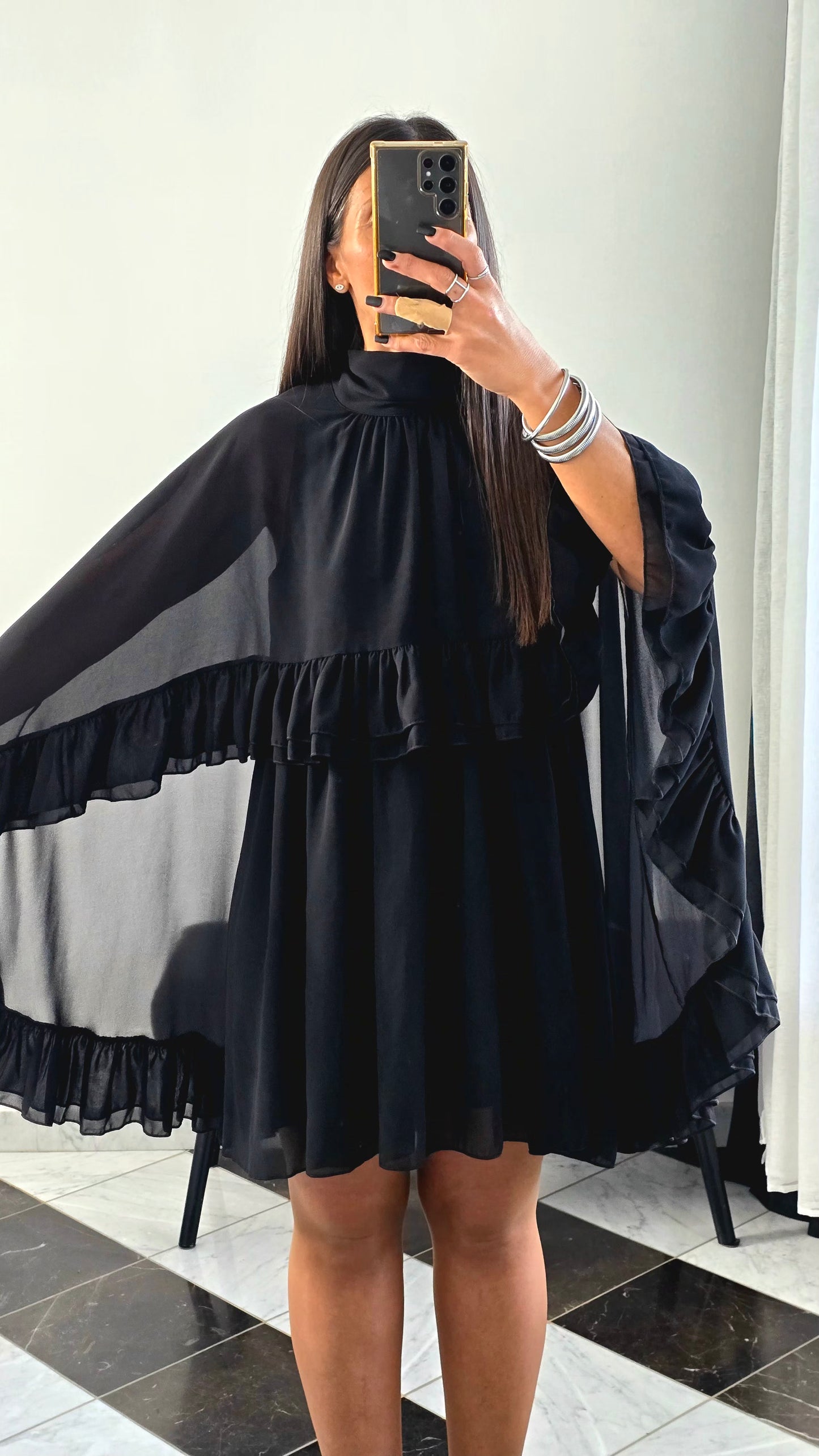 Robe Cape Volants – Noir Intense
