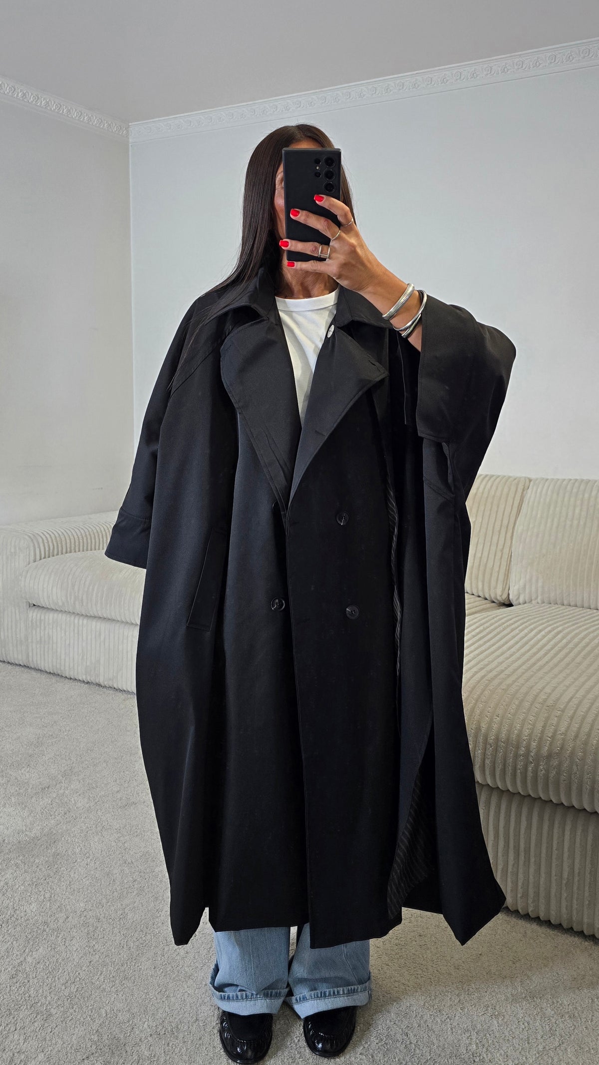 Trench long oversize noir à écharpe amovible – Élégance contemporaine