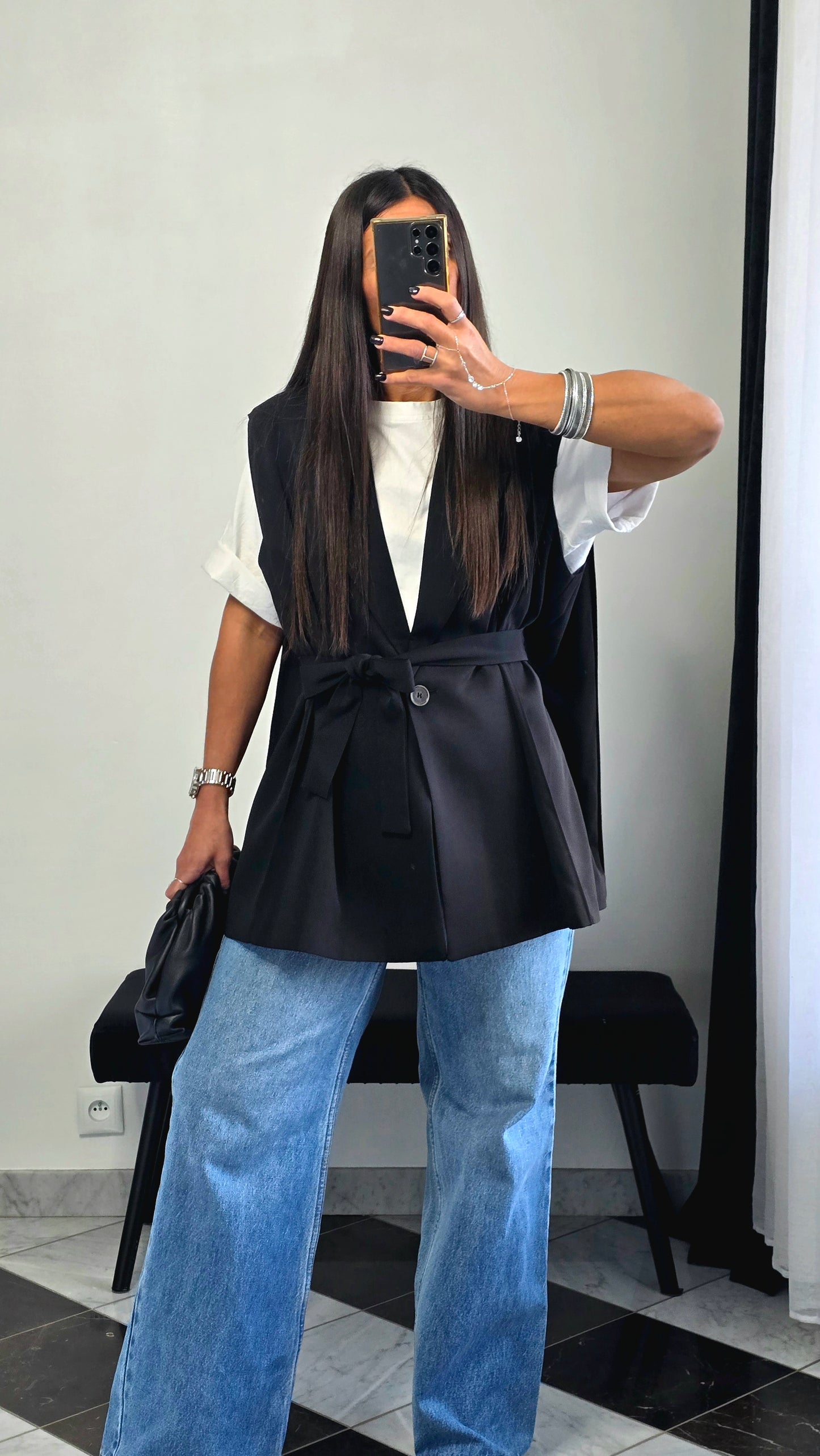 Veste sans manches ceinturée noire – effet cape & épaulettes subtiles