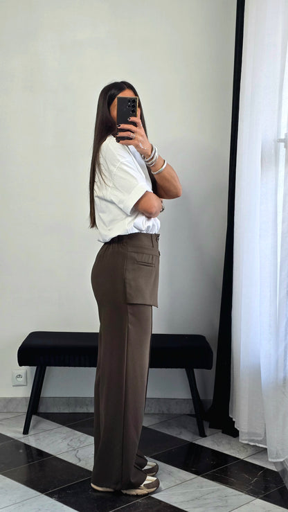 Pantalon tablier marron – coupe tailoring & détail couture