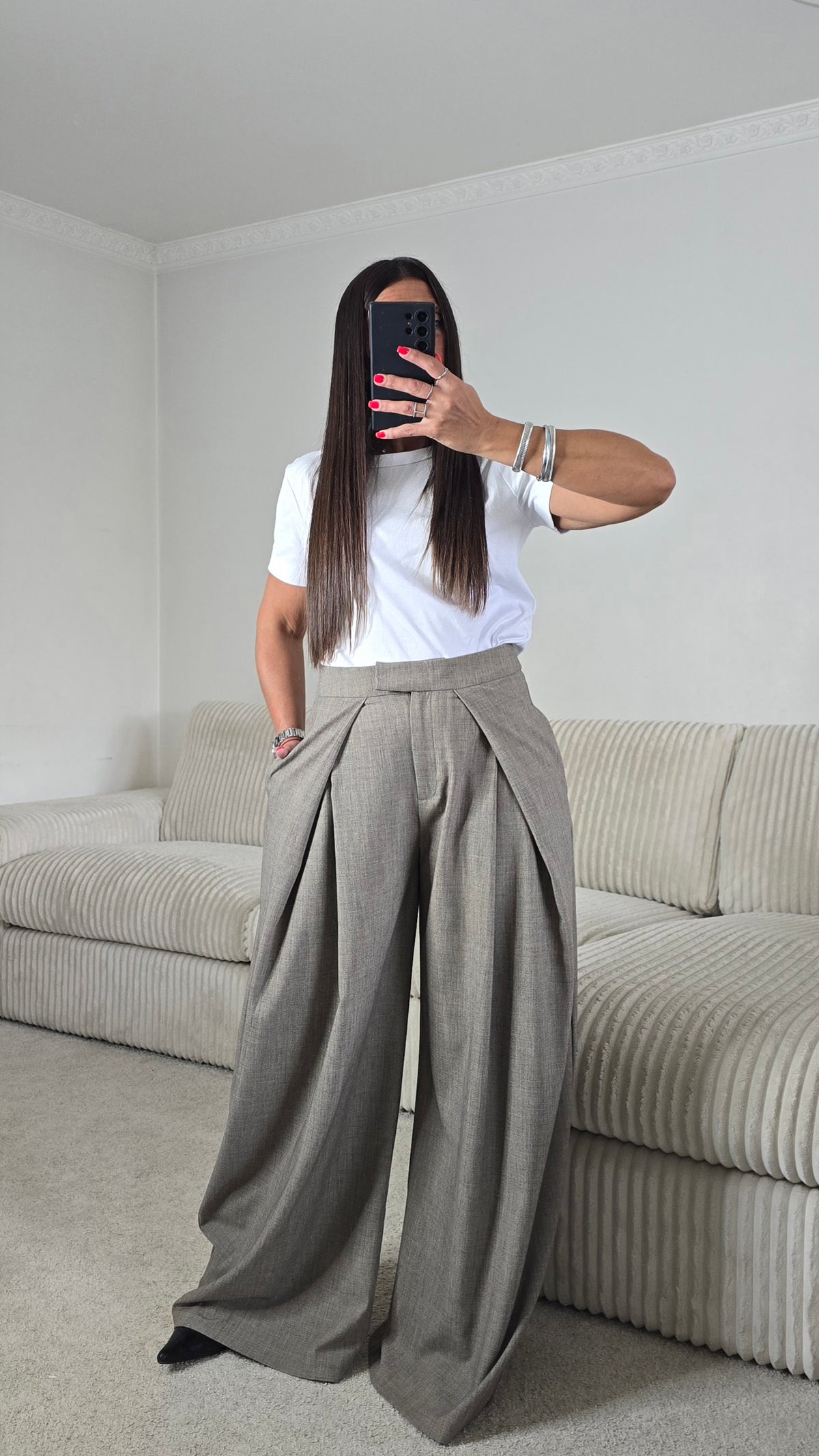 Pantalon tailleur large à plis taupe