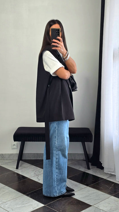 Veste sans manches ceinturée noire – effet cape & épaulettes subtiles