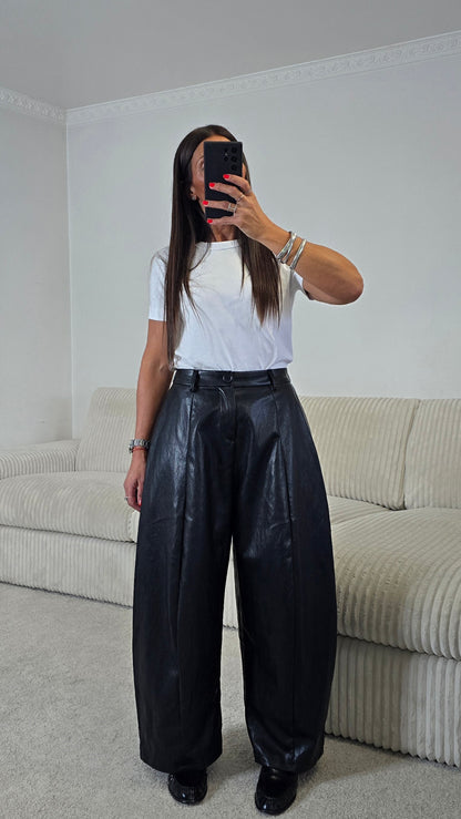 Pantalon ballon en simili cuir noir