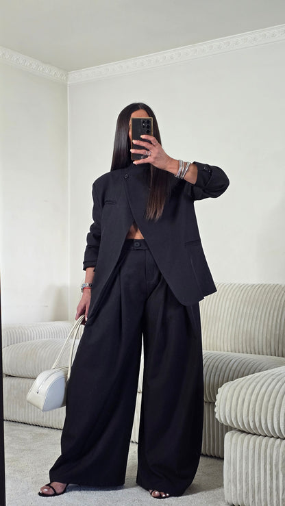 Blazer asymétrique structuré – noir intemporel