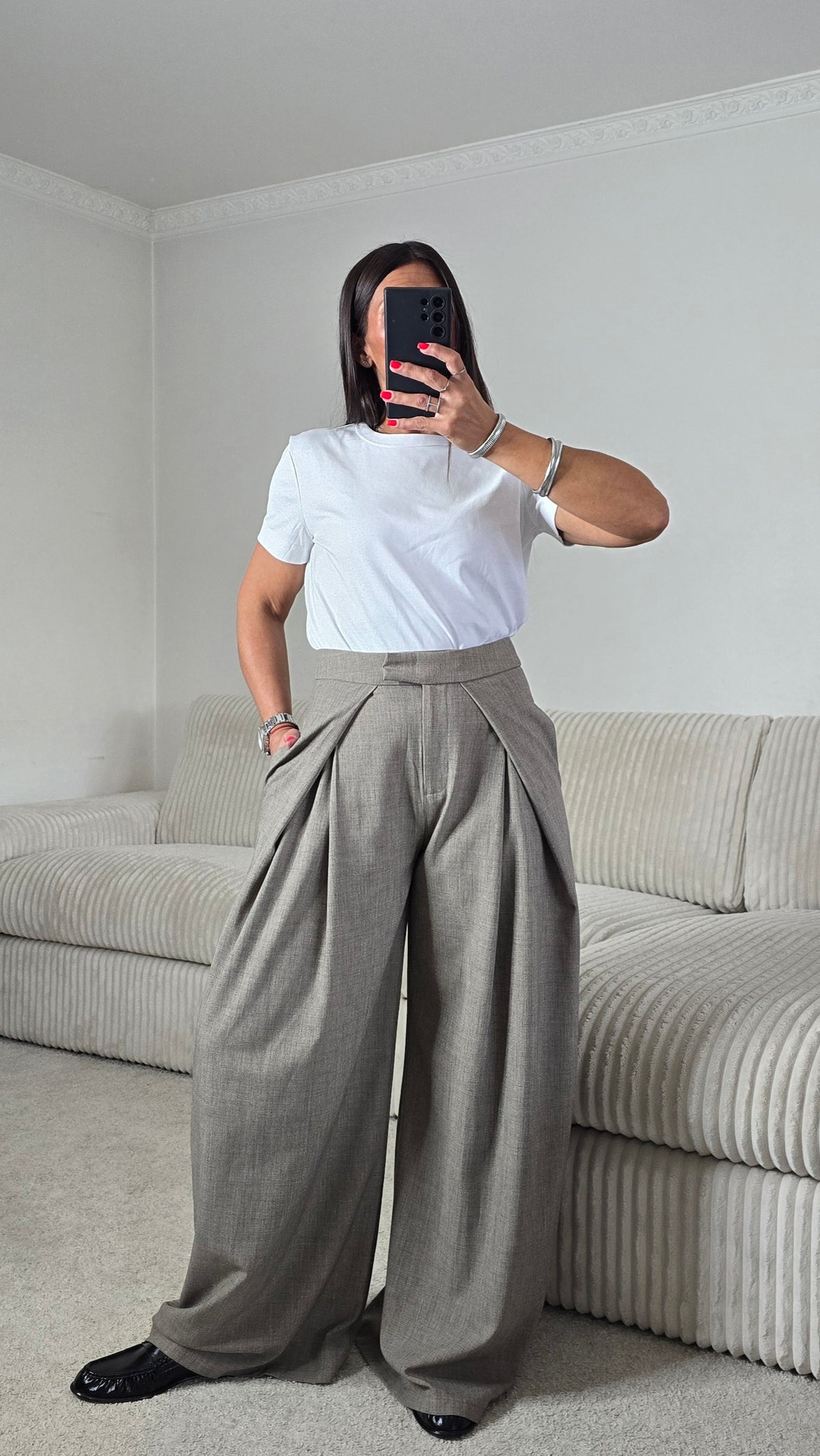 Pantalon tailleur large à plis taupe