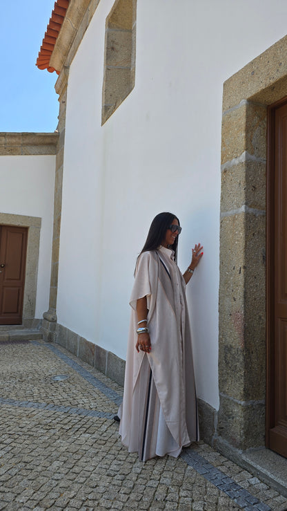 Ensemble fluide beige rosé à rayures – silhouette resort chic
