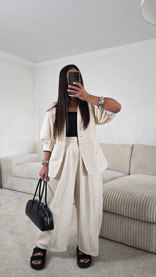 Veste écru à pois manches courtes – style chic & rétro moderne
