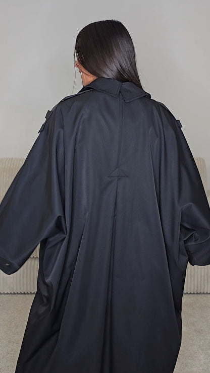 Trench long oversize noir – Élégance contemporaine