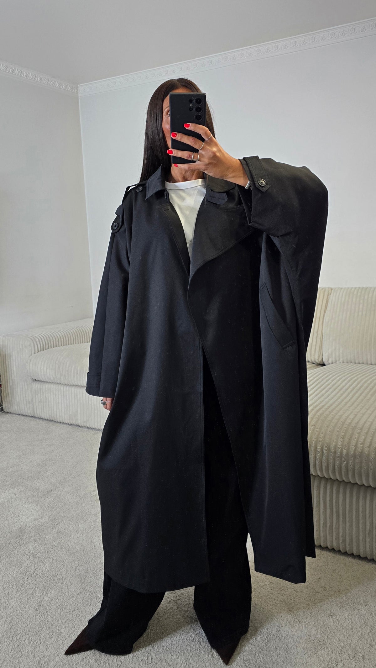 Trench long oversize noir – Élégance contemporaine
