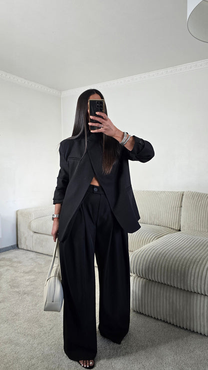 Blazer asymétrique structuré – noir intemporel