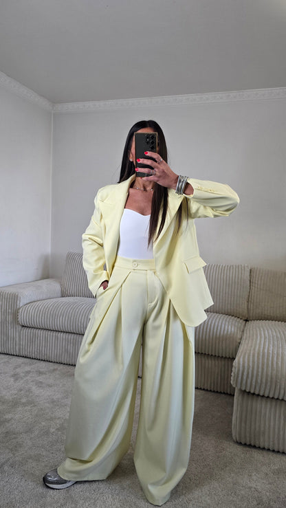 Blazer asymétrique structuré – jaune beurre lumineux